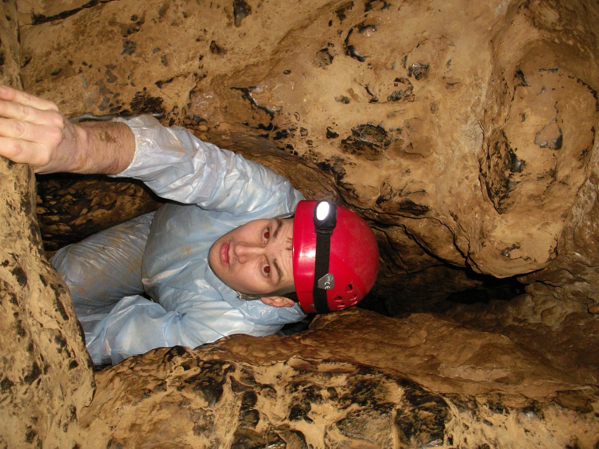 Beleef een bizarre ondergrondse wereld door samen als team een grot te exploreren.